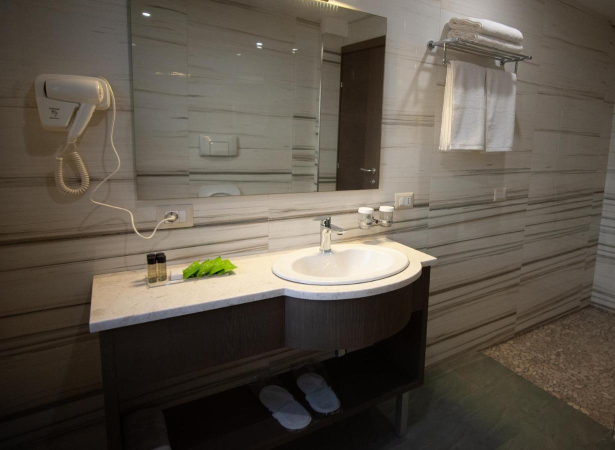 Agsel Hotel & Spa Тирана Экстерьер фото